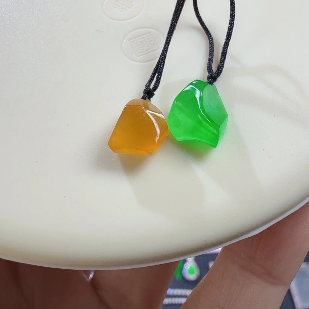 翡翠未镶嵌颈饰裸石