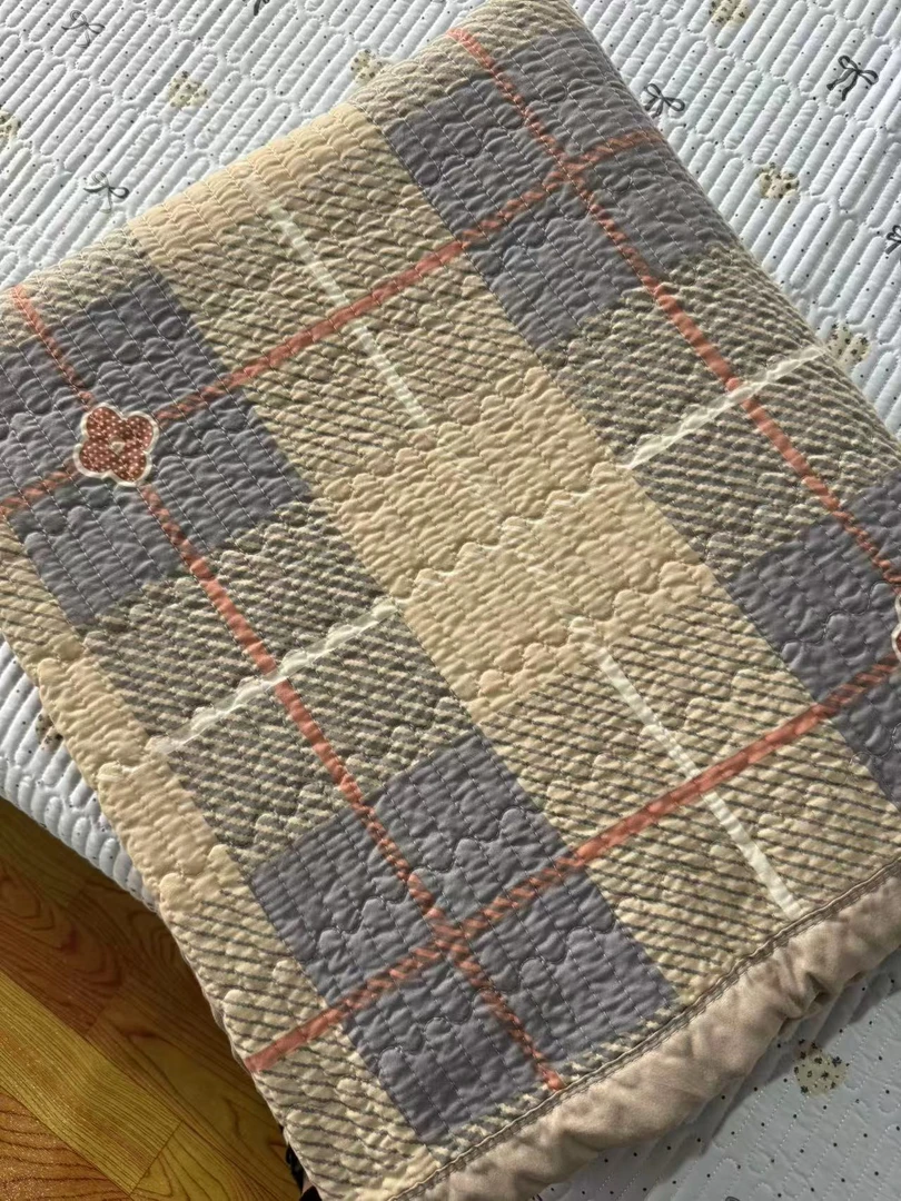 四叶草230*250莫代尔棉加厚绗缝床盖