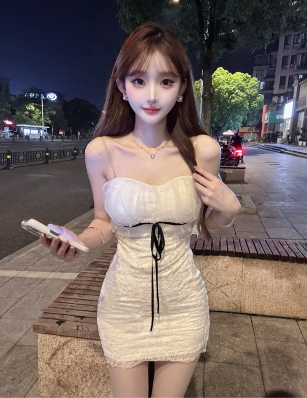 【美神降临蕾丝网纱抹胸连衣裙】