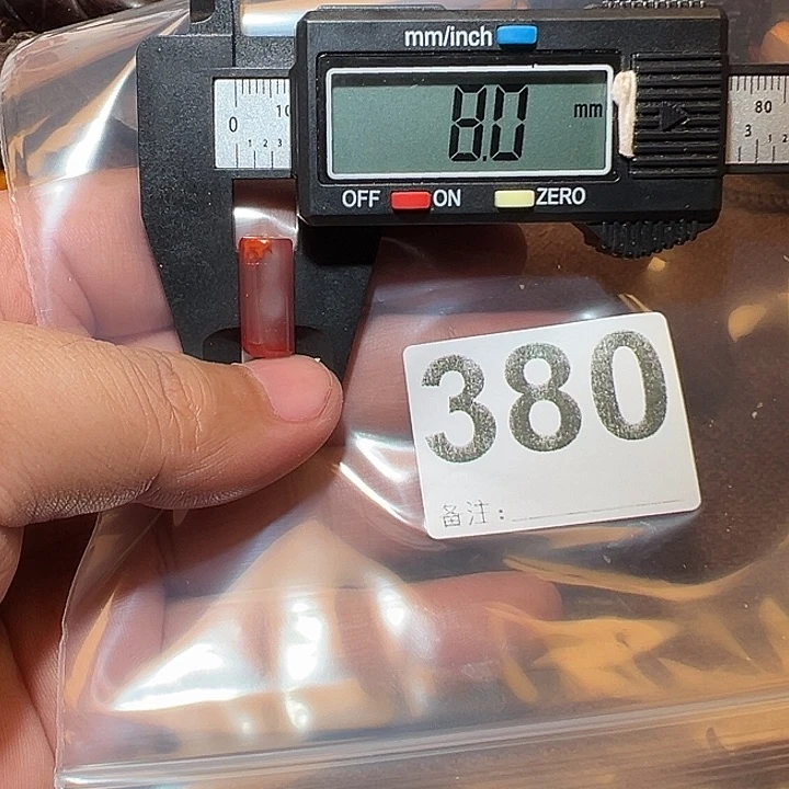 未镶嵌好的南红玛瑙