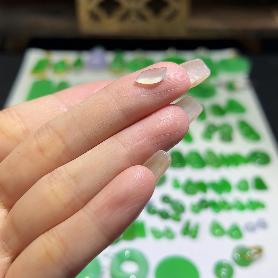 翡翠裸石天然缅料A货翡翠