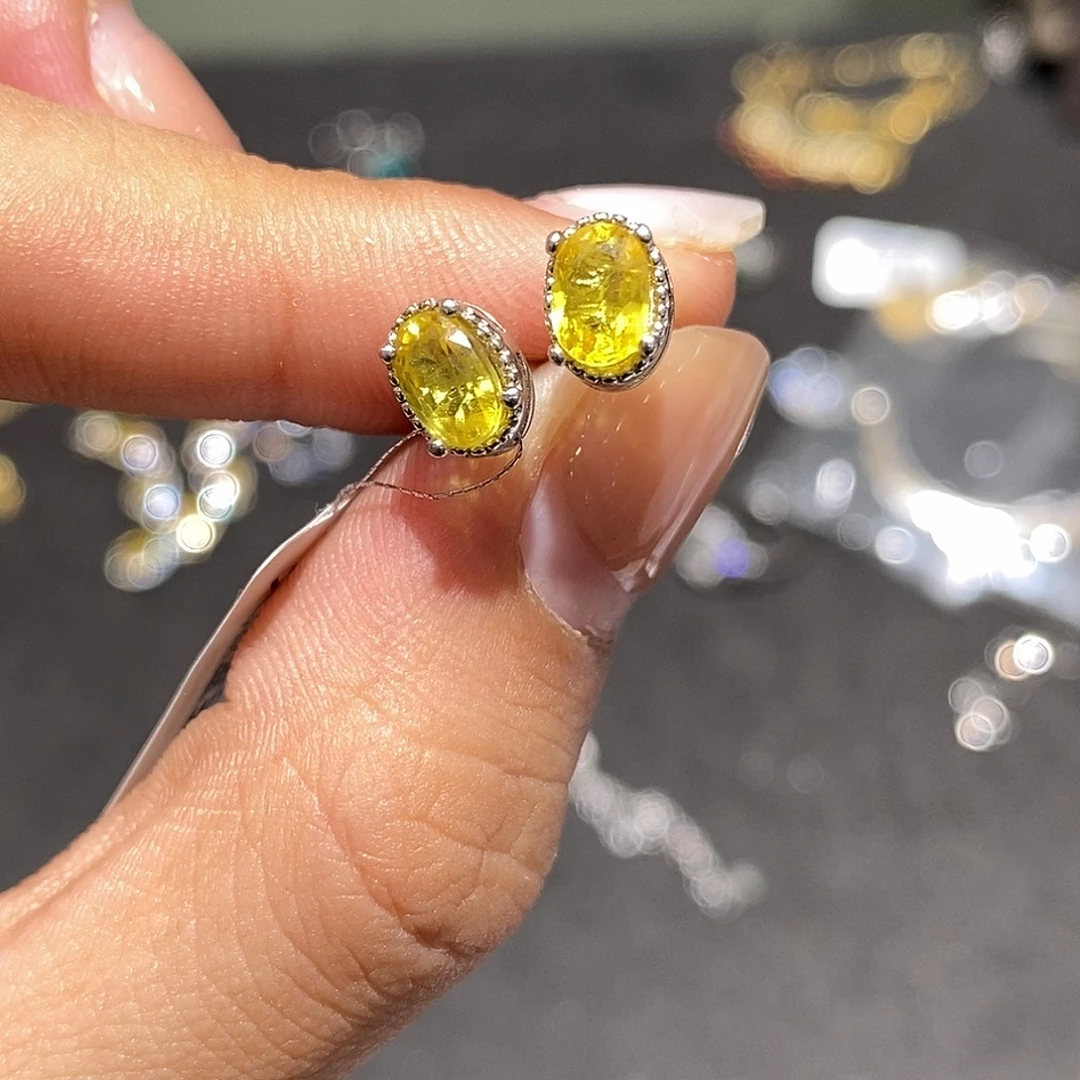 银S925镶嵌耳饰蓝宝石