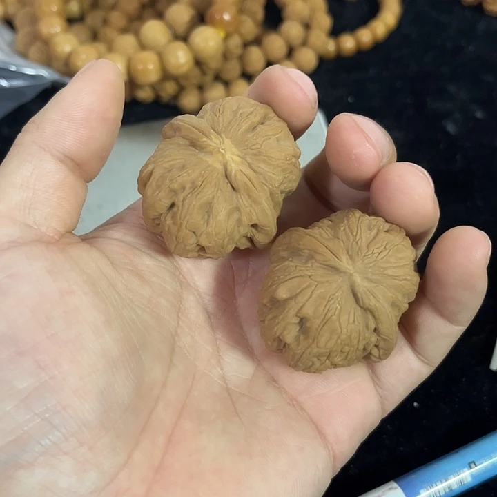 文玩核桃把件边37肚40左右瑕疵练手元宝，编号051