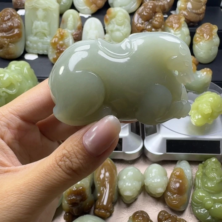 和田玉未镶嵌把件