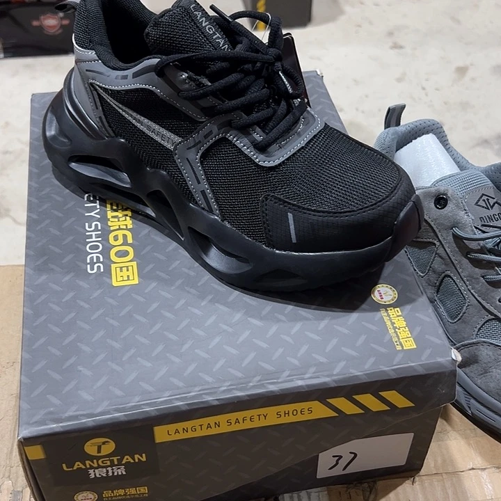 38码防砸防刺劳保鞋。
