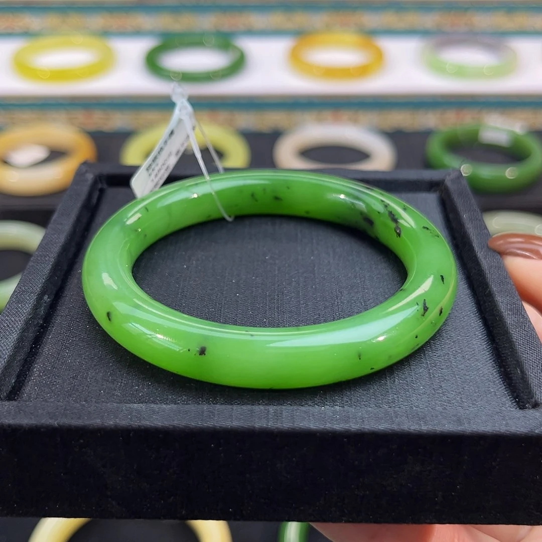 未镶嵌手镯和田玉果阳绿 猕猴桃圆条