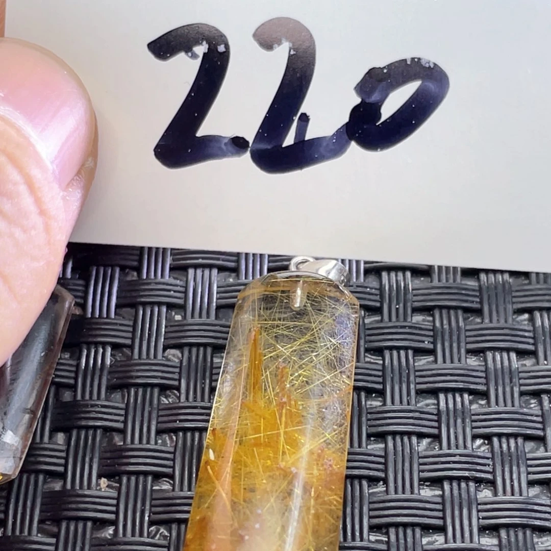 水晶水晶吊坠未镶嵌查**人