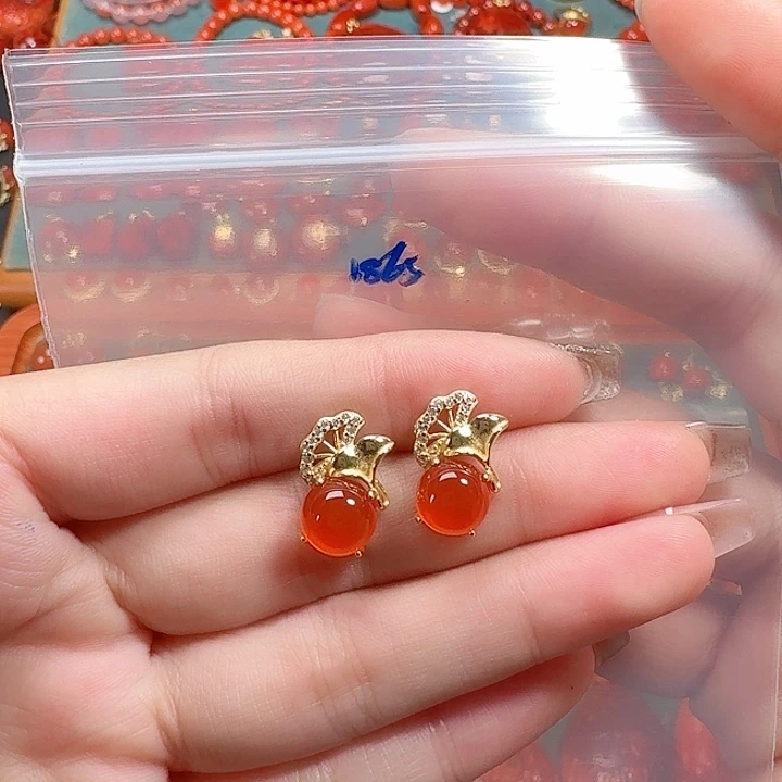 南红玛瑙银S925镶嵌冰红耳饰
