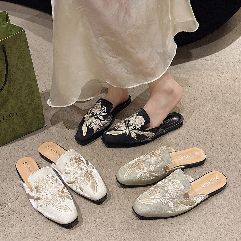 新中式刺绣包头半拖鞋女外穿2025春夏季新款复古百搭平底穆勒半托