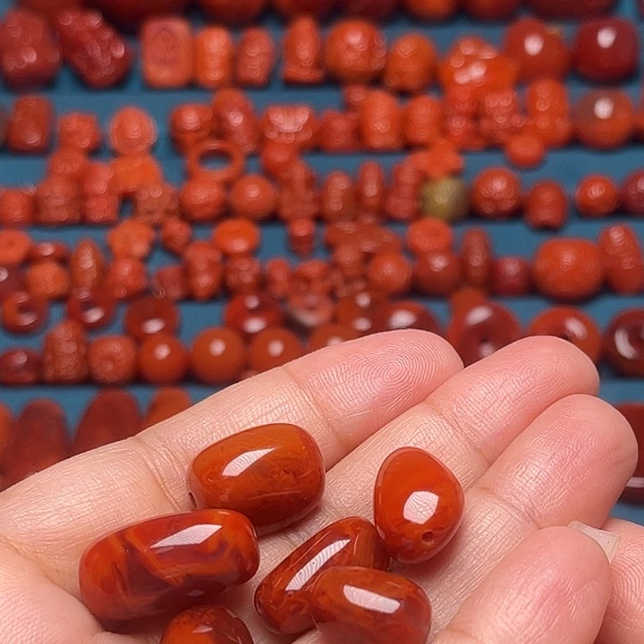 昕***妈未镶嵌配饰南红玛瑙随型