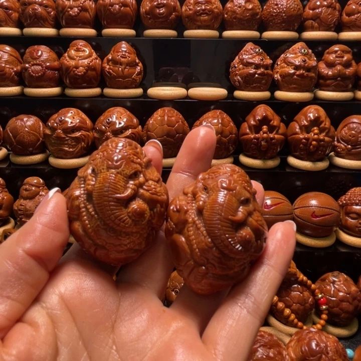 瑞***马把件橄榄核88888888