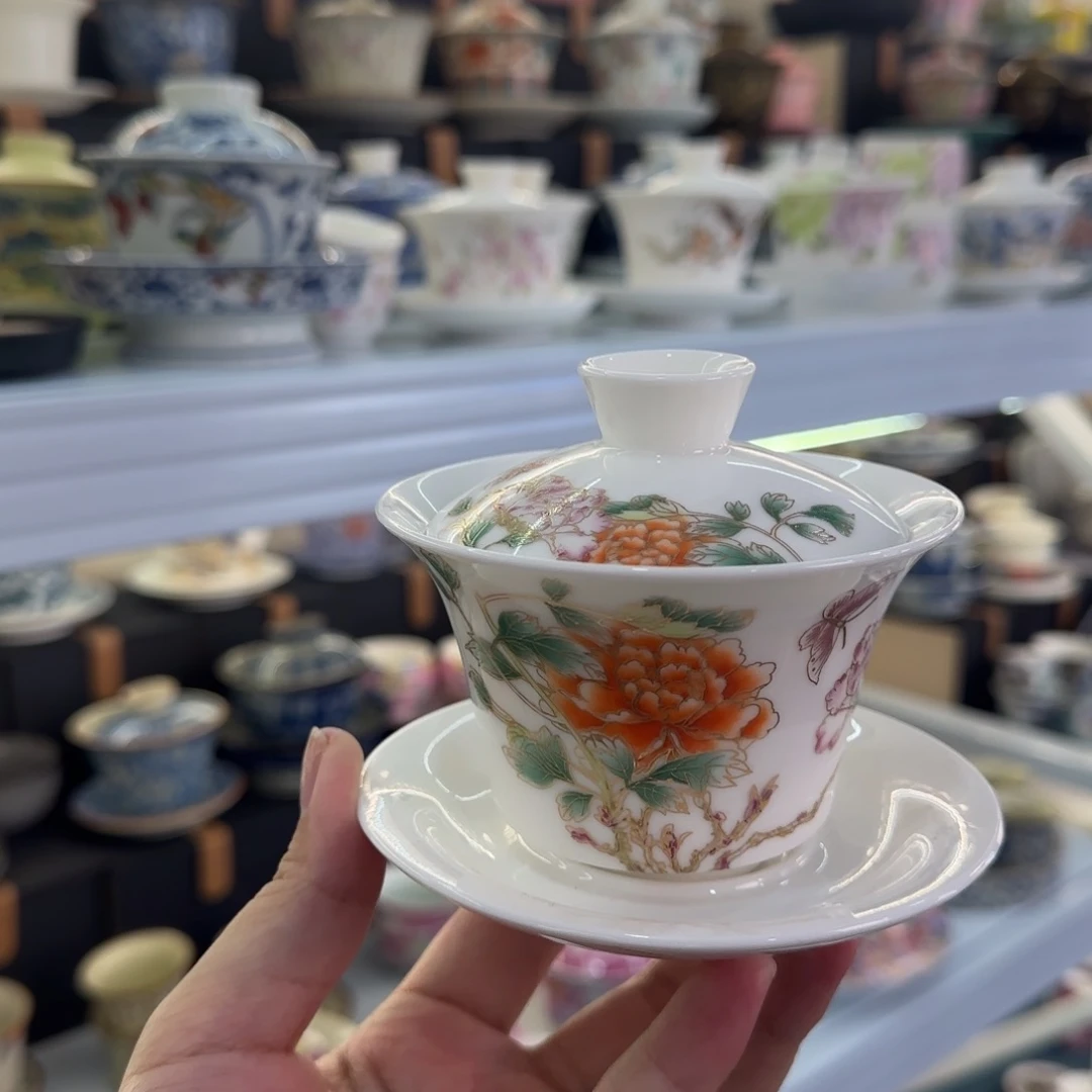 瓷片盖碗很精致很好看