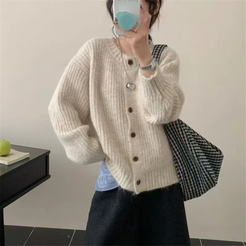 韩系慵懒风简约高级感针织开衫女宽松圆领纽扣毛衣外套