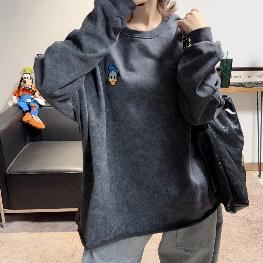 2025冬季新款超洋气烟灰色炒色唐老鸭圆领长袖卫衣女宽松显瘦高级