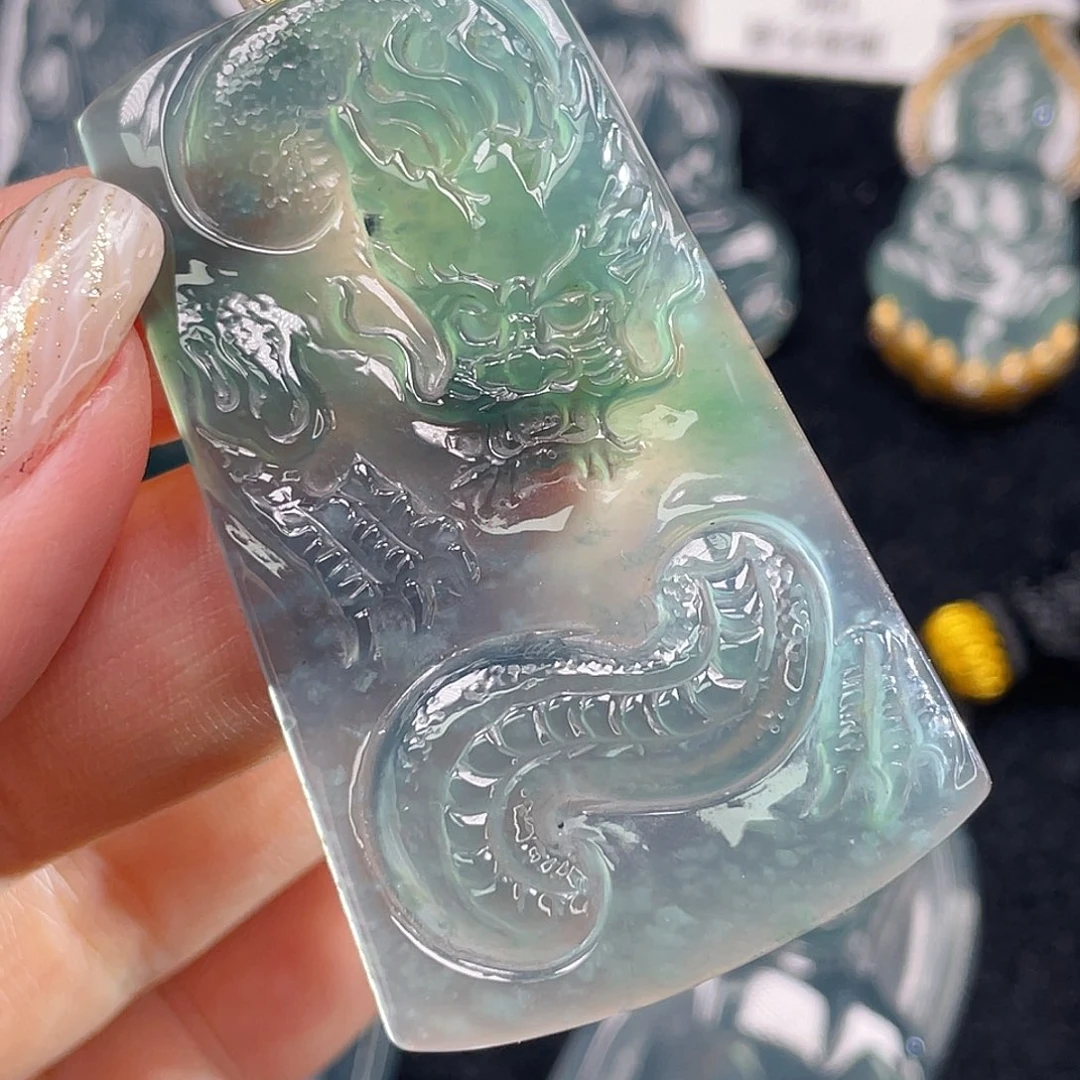 颈饰18K金镶嵌翡翠2，