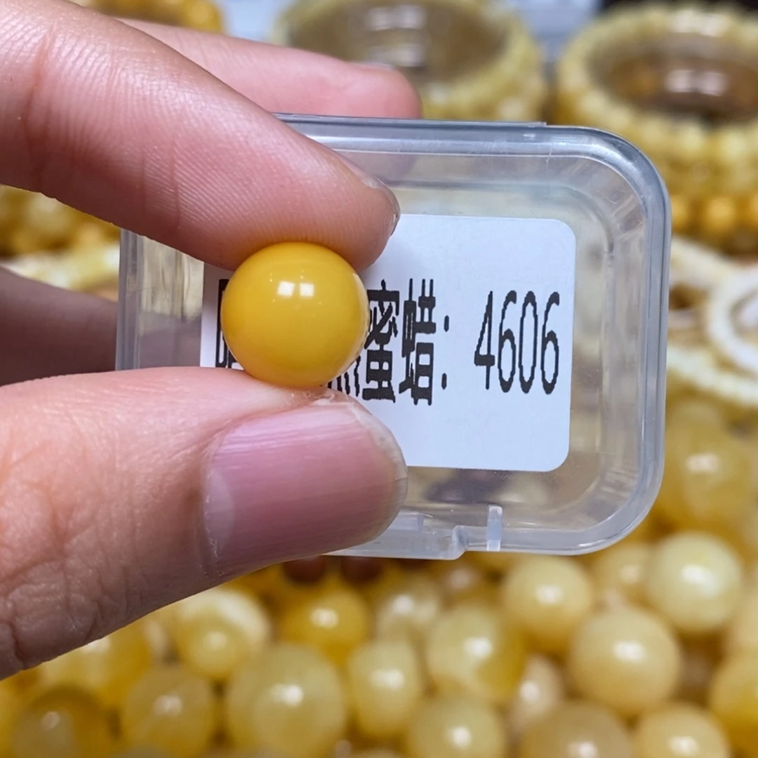 蜜蜡未镶嵌珠宝奇石4606