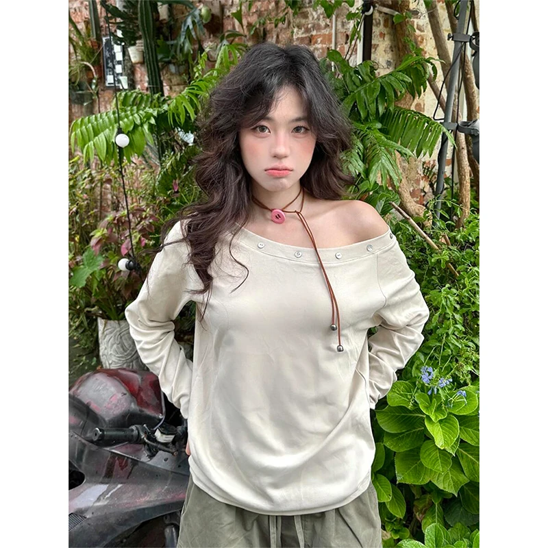【驼肩盈暖】美式斜肩长袖女早秋扣子驼色宽松显瘦t恤辣妹露肩上