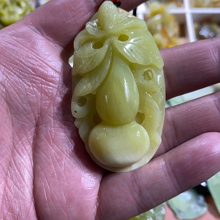 蛇纹石玉颈饰未镶嵌