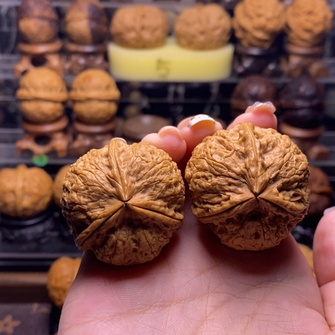 丹***计文玩核桃把件Z26虎王三棱37尺
