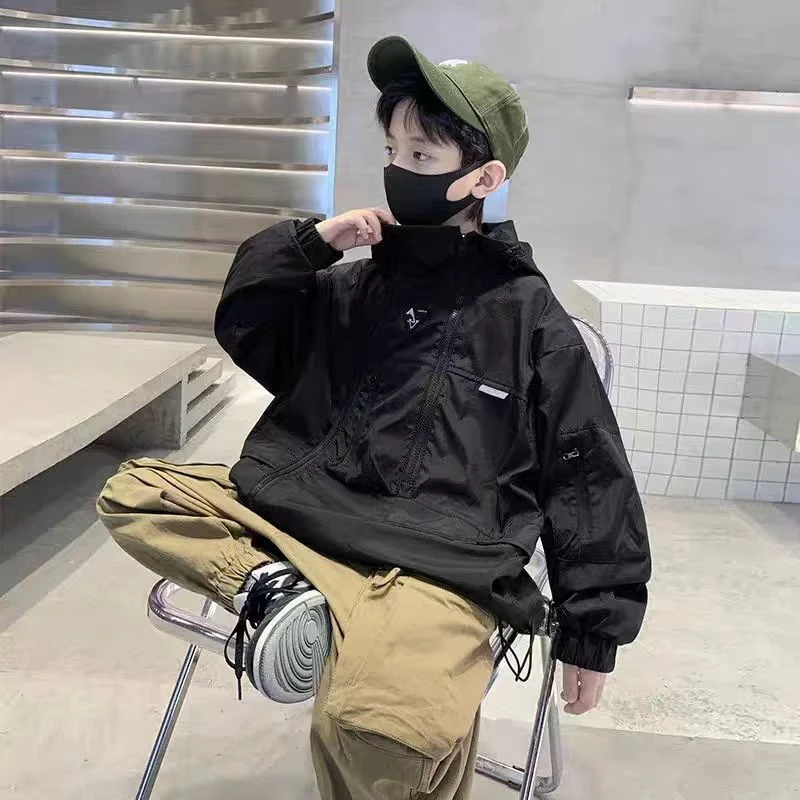 502146 童装男童外套2025春季儿童冲锋衣潮酷连帽外套帅气上衣潮