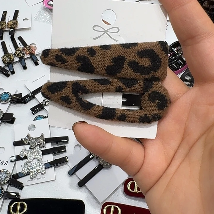 ****猪皮质铁合金豹纹拜拜