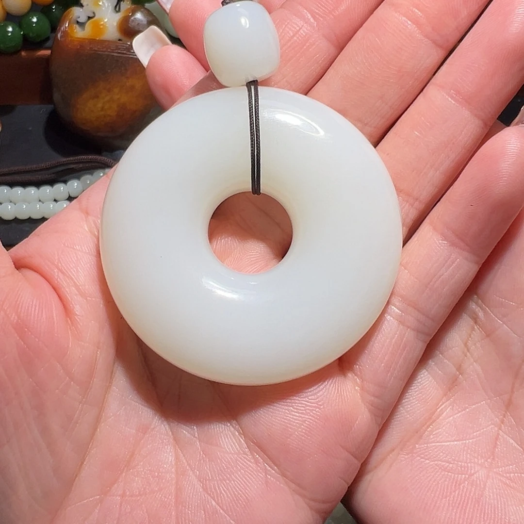 邵***刁和田玉未镶嵌颈饰