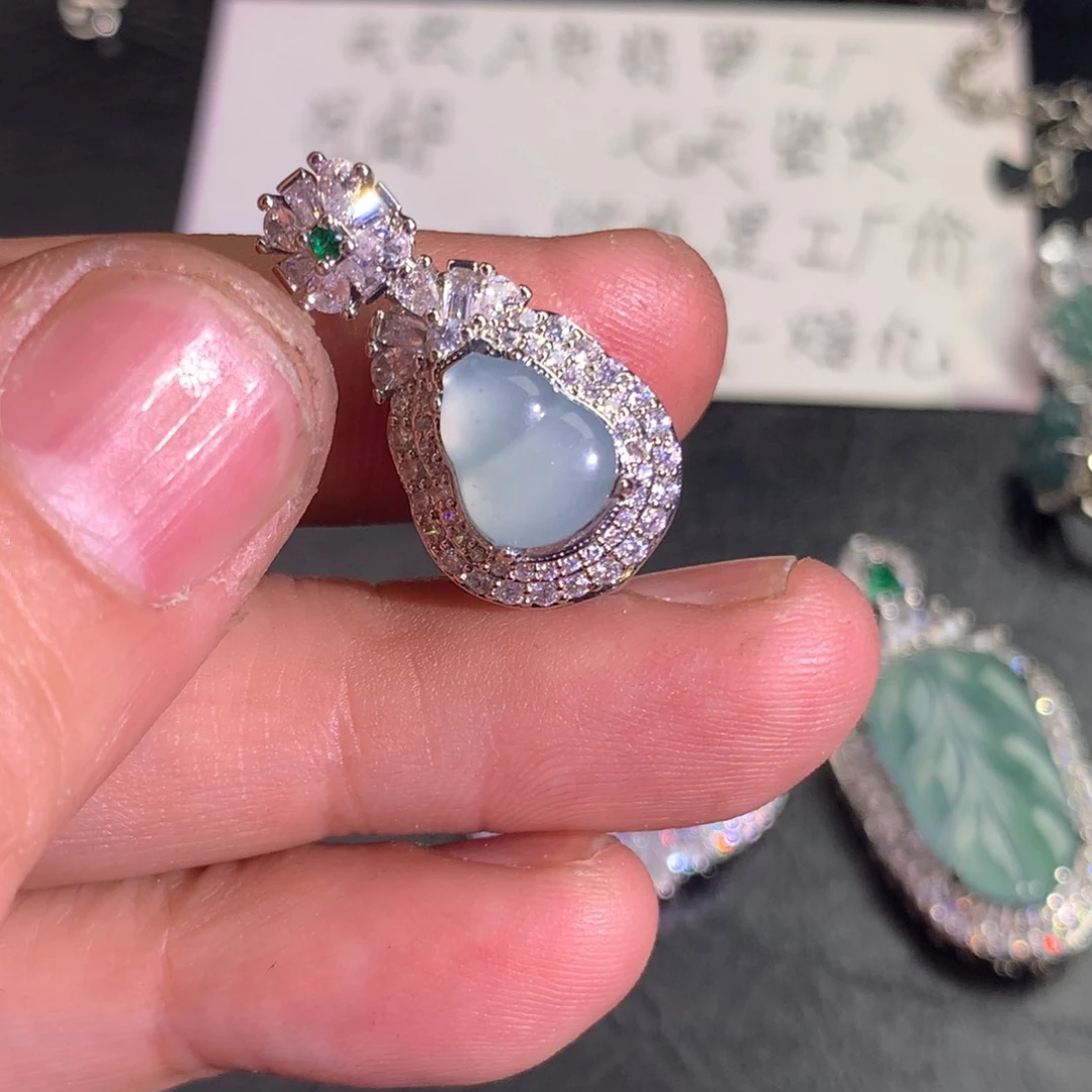 翡翠颈饰未镶嵌葫芦