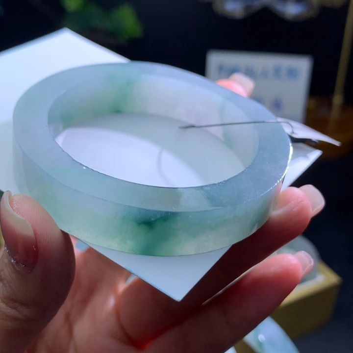 定制翡翠未镶嵌翡翠手镯