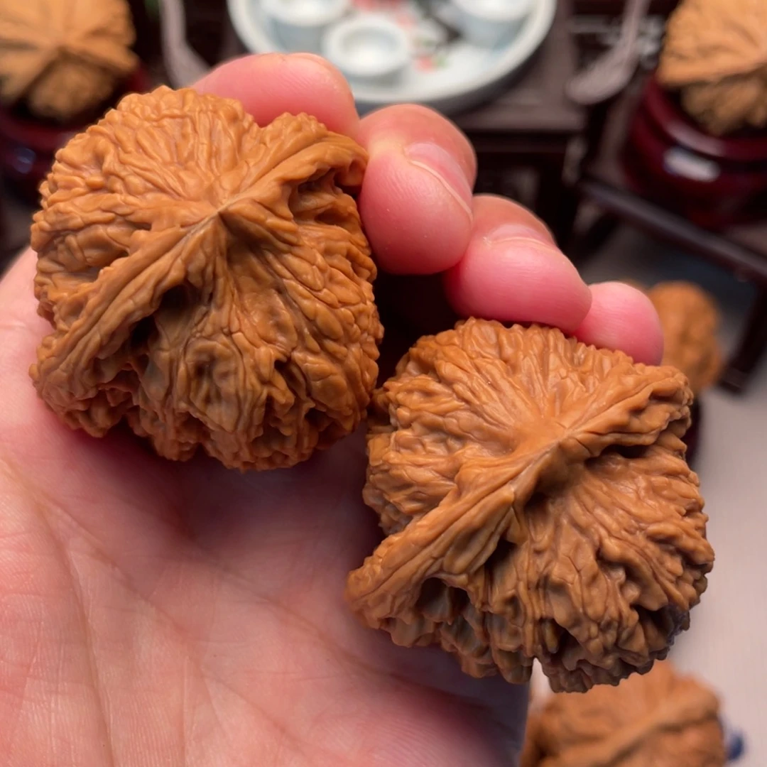 桃核把件全品红皮正三角疆43