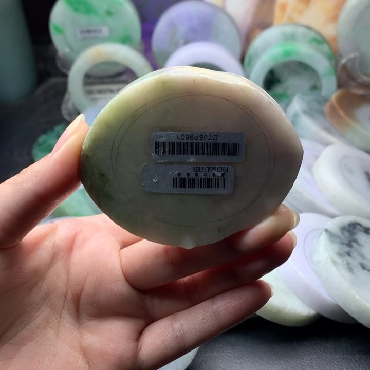 定制翡翠未镶嵌手镯