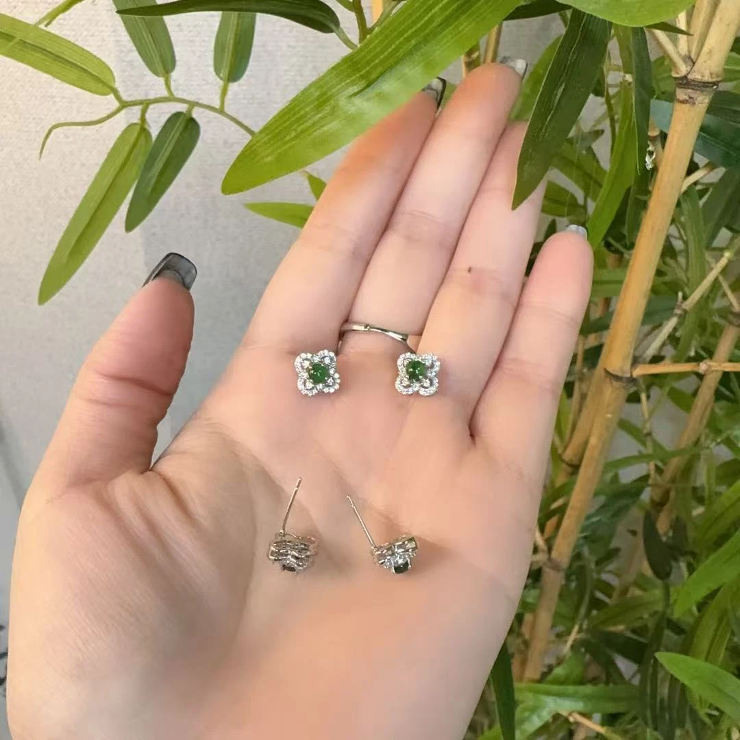 2409250137 YZZ 翡翠S925四叶草耳钉 （多样性发其一）