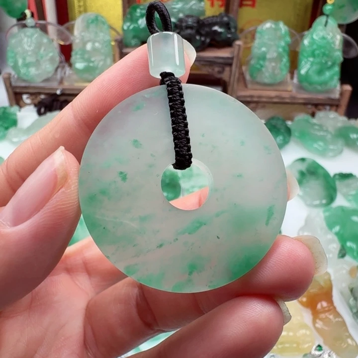 颈饰未镶嵌石英质玉