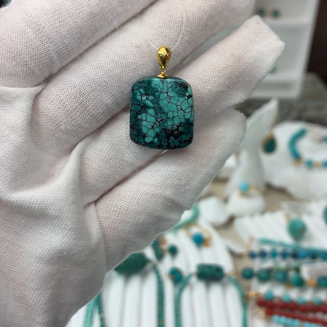 18K金镶嵌绿松石吊坠(不含链)