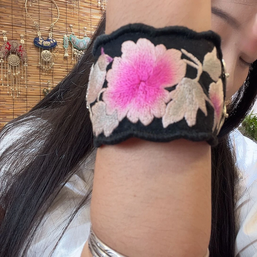 织绣老绣手工刺绣手镯