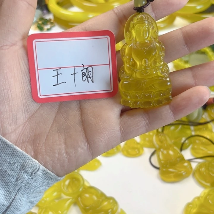 王***郎蛇纹石玉未镶嵌颈饰