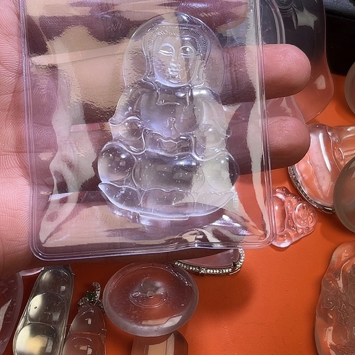 石英质玉未镶嵌颈饰