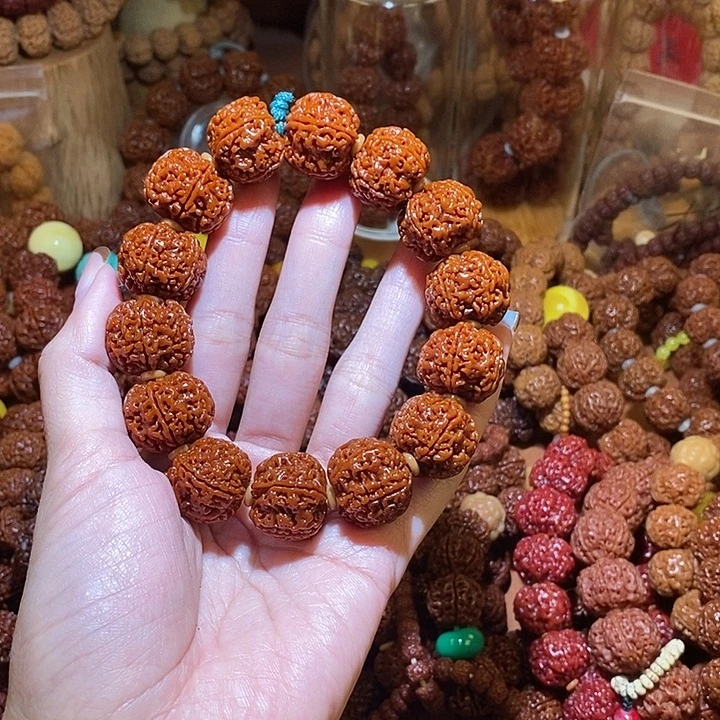 吊坠金刚菩提205玉华蜂王满肉一物