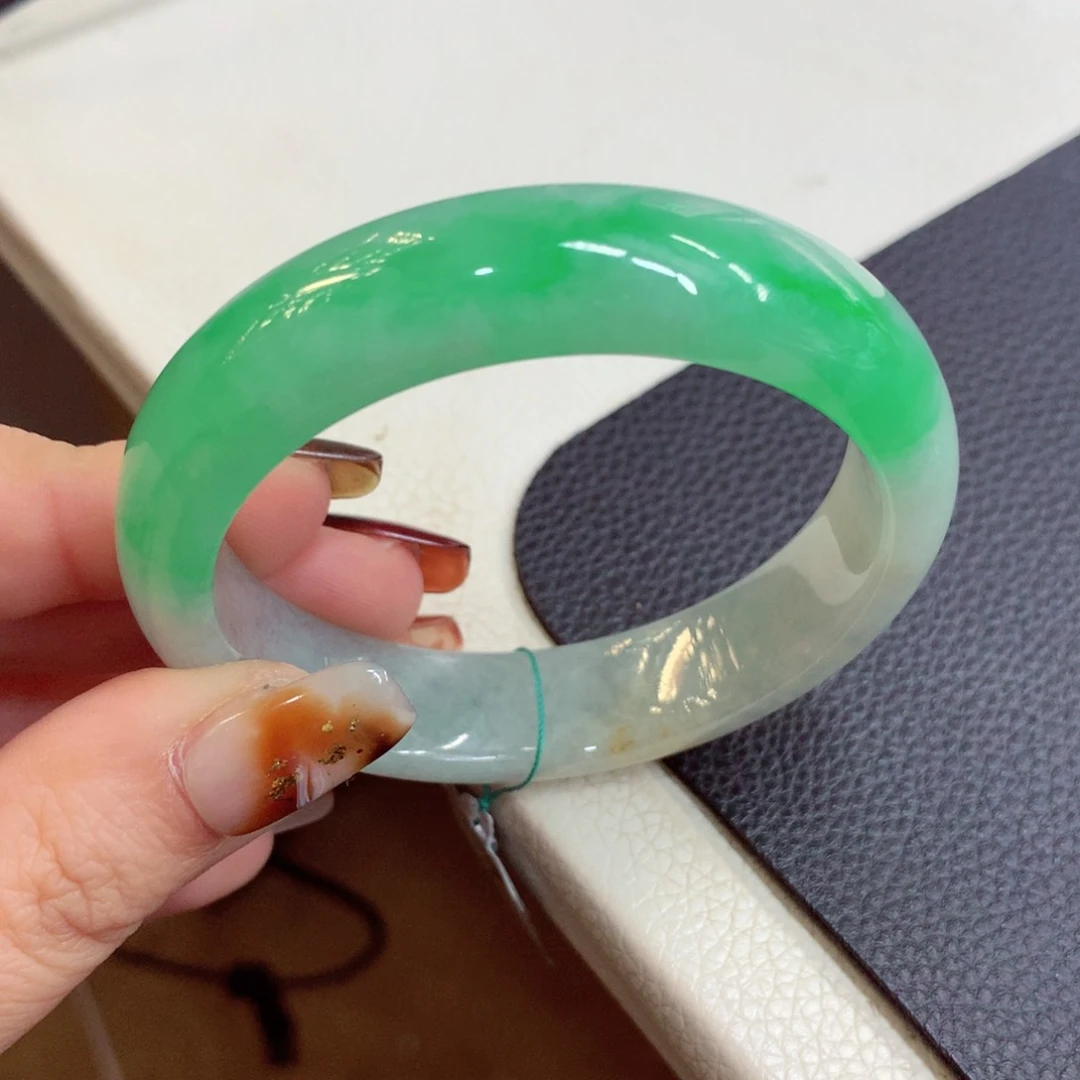 未镶嵌手镯翡翠缅甸