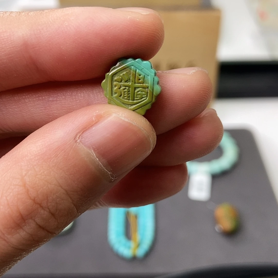 绿松石未镶嵌珠宝奇石