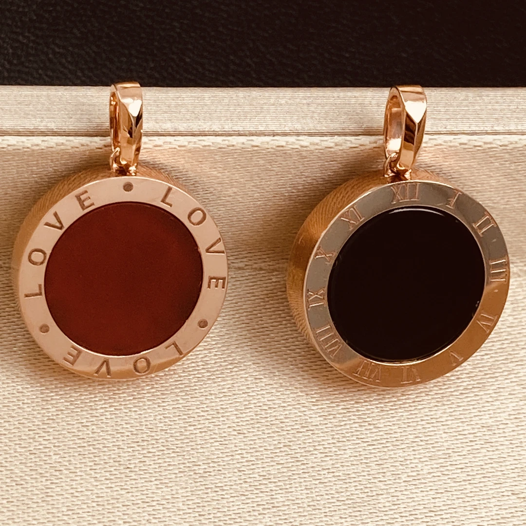 18k金吊坠红黑饼罗马文玫瑰金项链彩金圆饼双面真金AU750玛瑙大饼