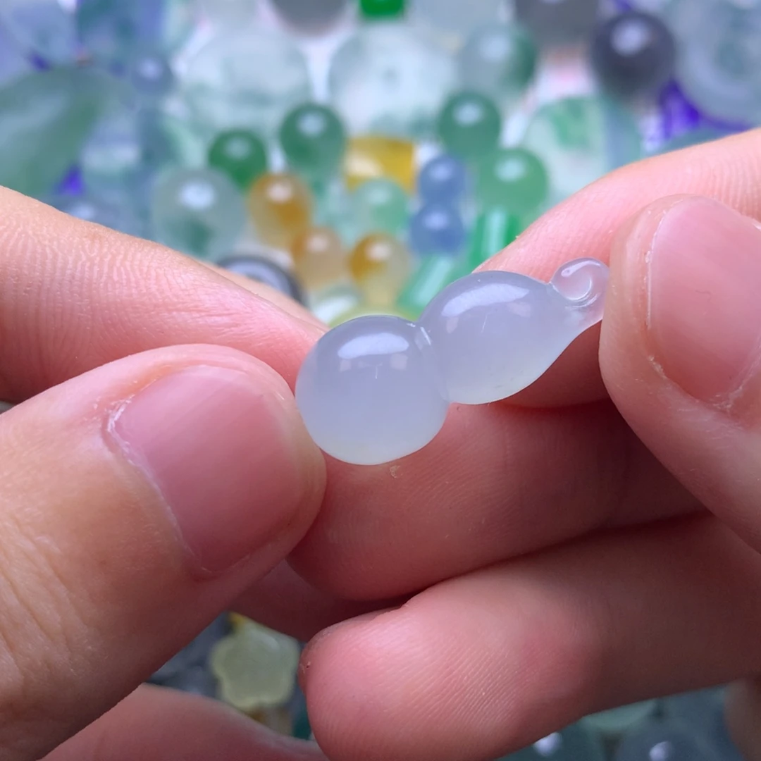 定制翡翠未镶嵌挂件