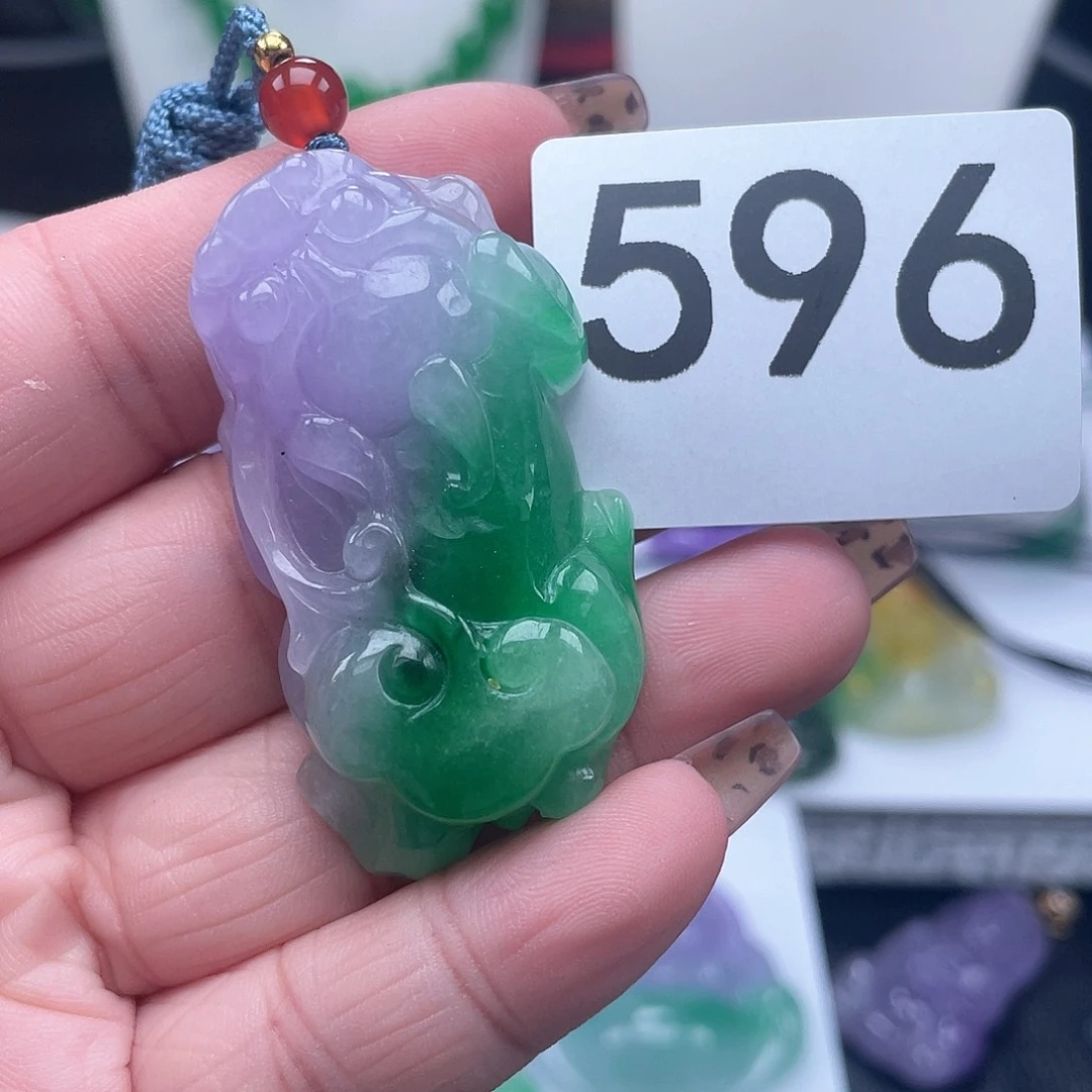 翡翠吊坠(赠链)未镶嵌