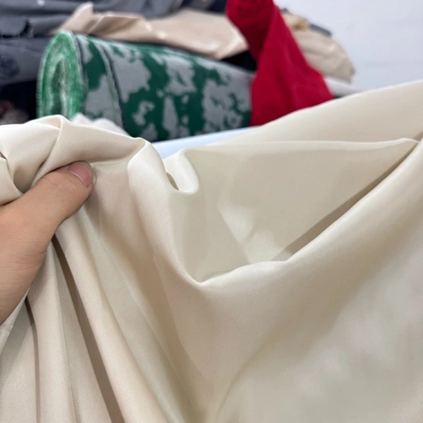 34 丝滑有光泽的铜安丝半宾霸里布面料5米价 可以做裤子