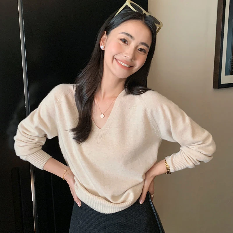 鄂尔多斯市纯色羊绒衫女秋冬薄款V领针织毛衣宽松显瘦百搭羊毛衫