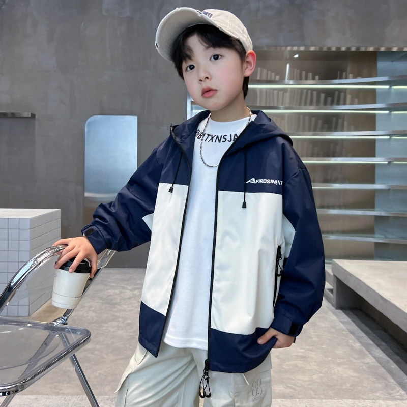 安踏官方旗舰店男童冲锋衣外套春秋款儿童洋气运动风衣联名巴彩布