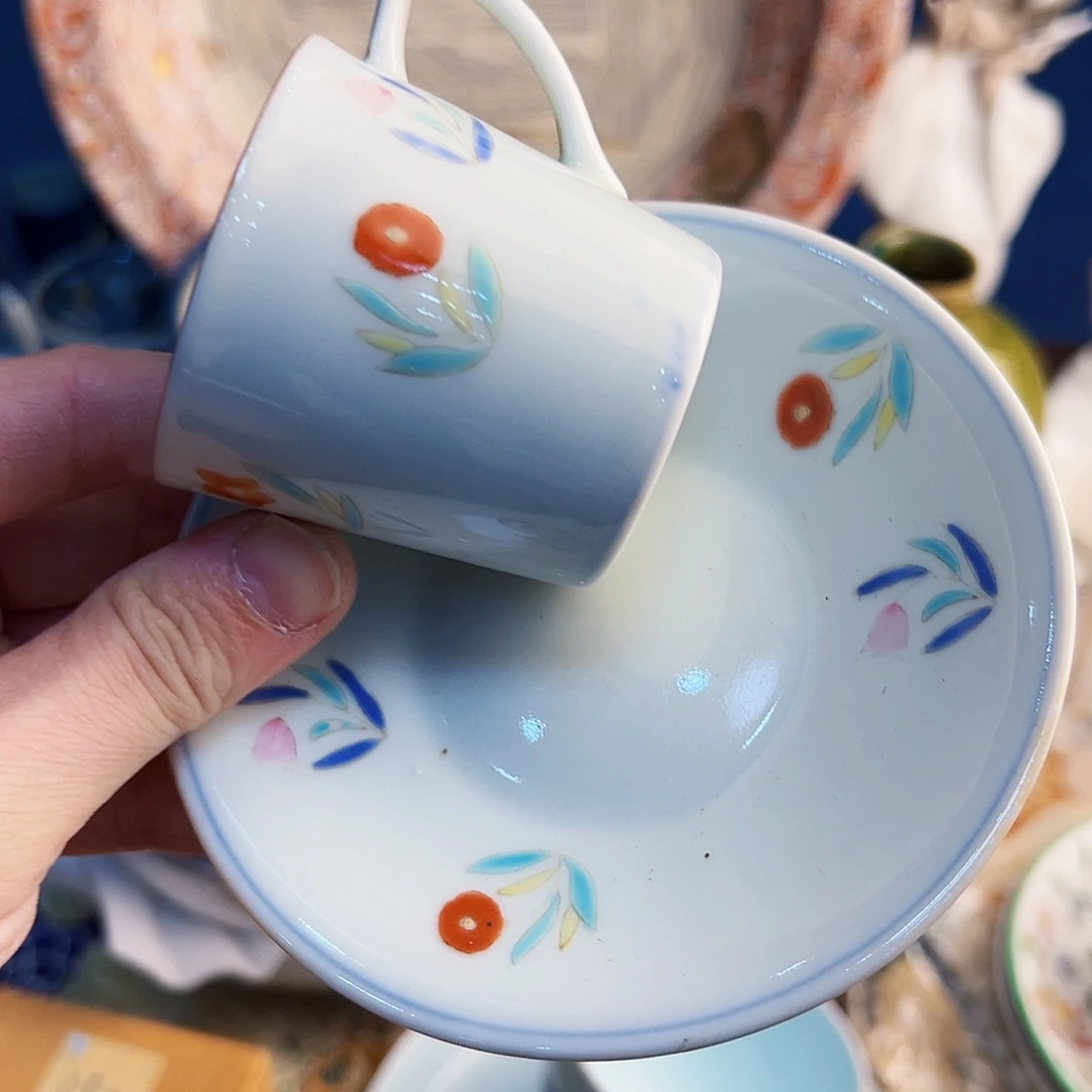 咖啡杯和茶杯是我们每人