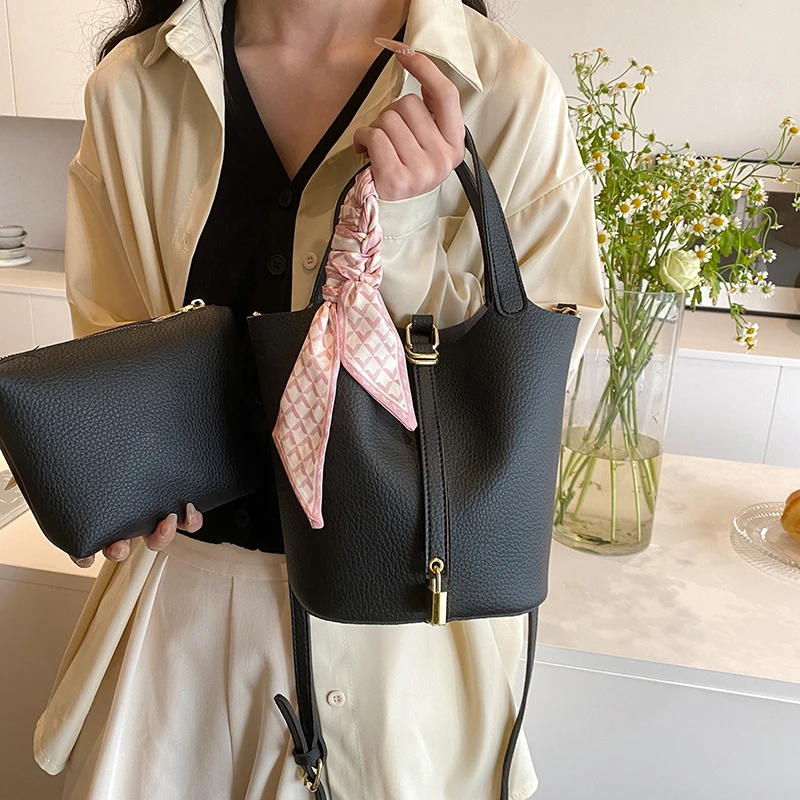 都市简约通勤手提菜篮子包包女2025新款复古水桶包百搭单肩斜挎包