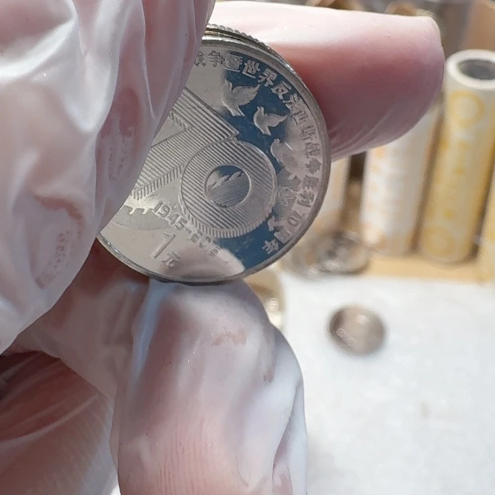 其他普通金属千禧龙币