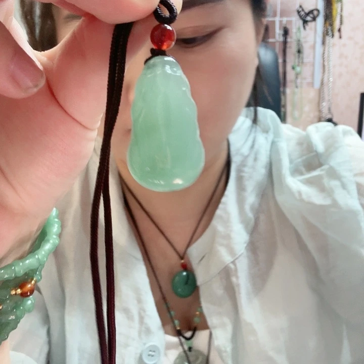 石英质玉未镶嵌颈饰貔貅