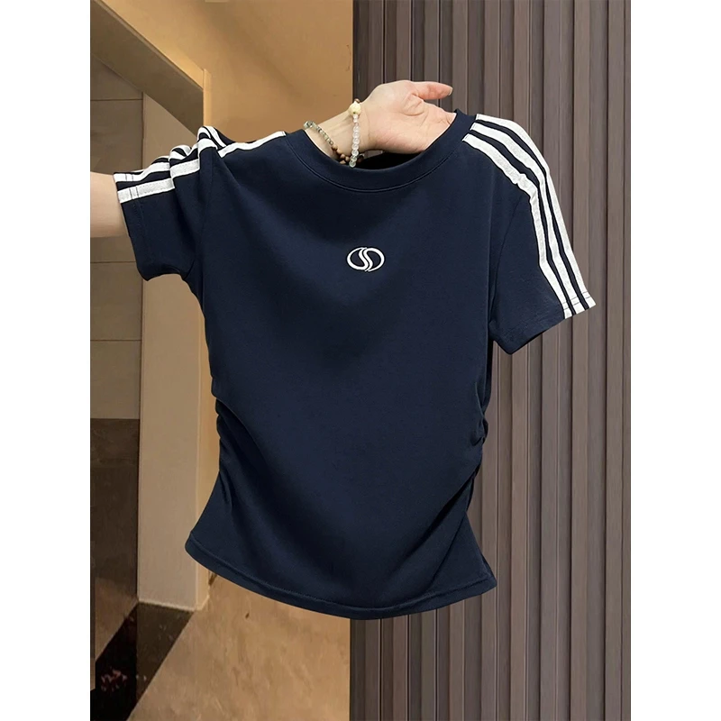 辣妹独特设计感插肩刺绣短袖正肩女t恤2025春夏褶皱掐腰显瘦上衣